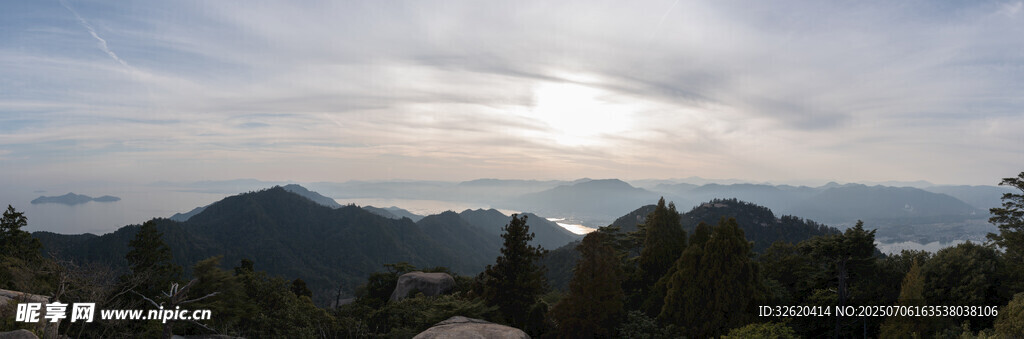 山间日落美景