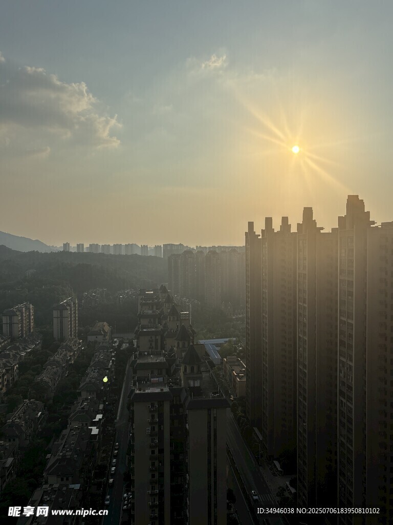 城市日出高楼景观