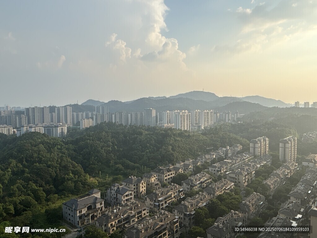 城市山林景观俯瞰图