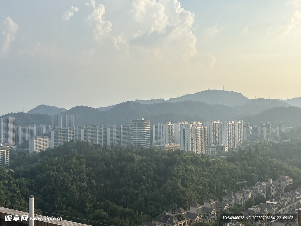 城市山林景观俯瞰图