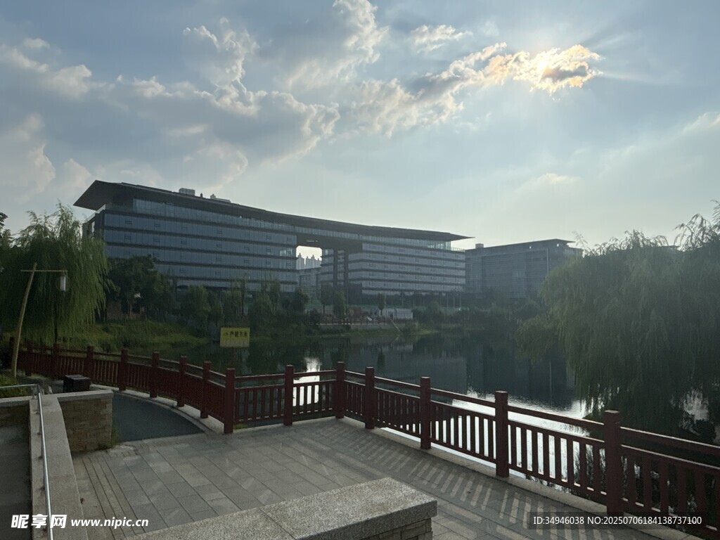 湖畔建筑景观