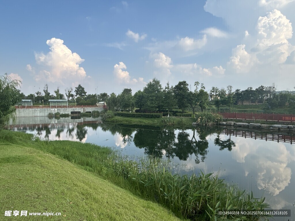 湖畔美景