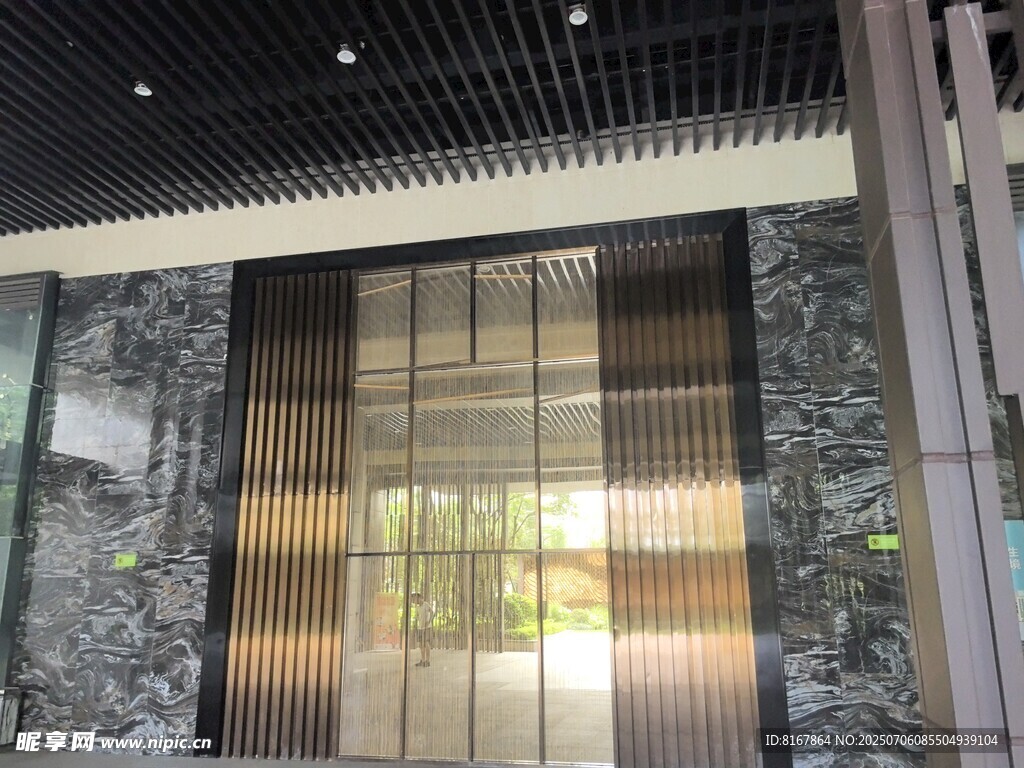 现代风格金属质感玻璃门