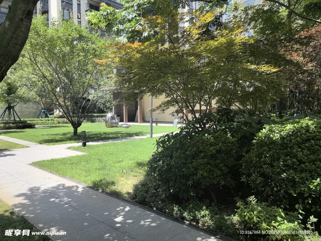 城市中的静谧绿意花园