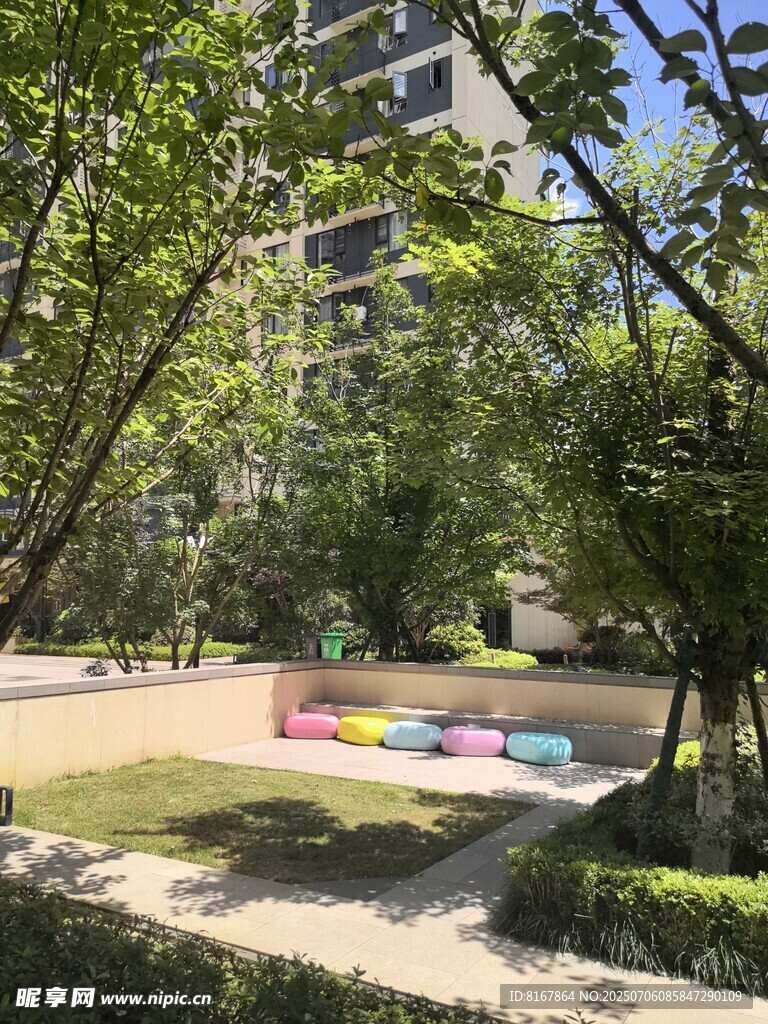 小区内的多彩休闲区域