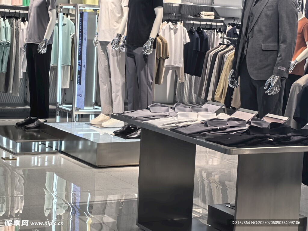 时尚服装店陈列展示