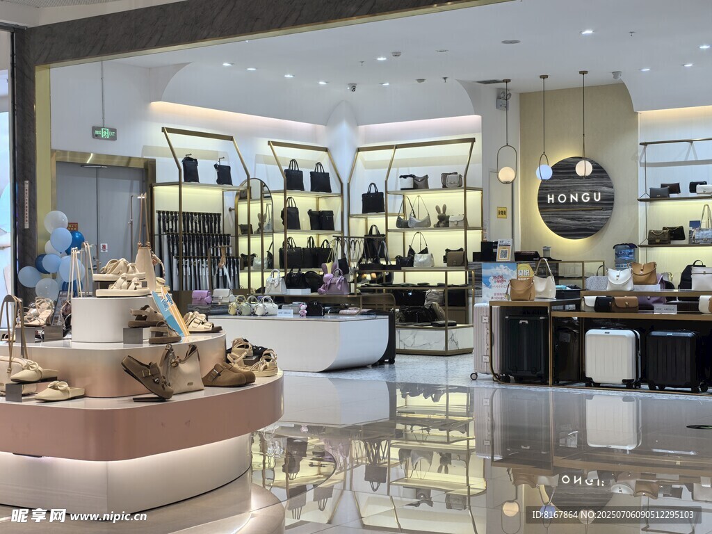 时尚鞋类专卖店内景展示