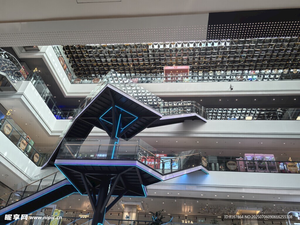 现代商场内部立体空间景观
