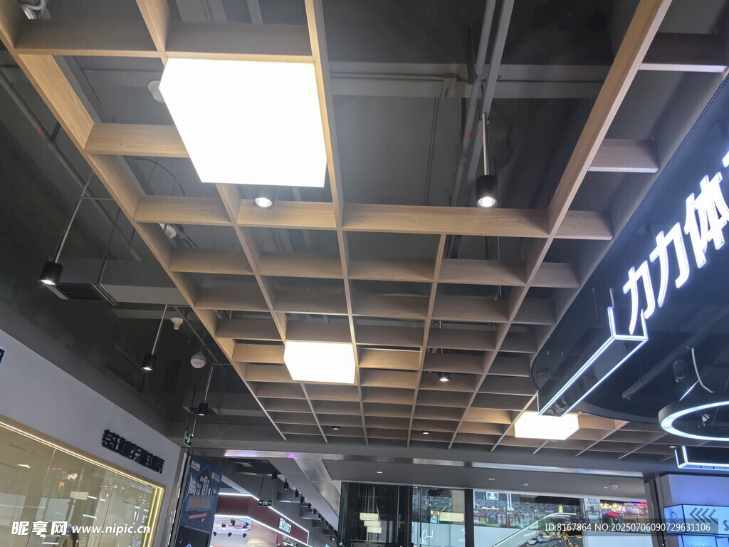 现代商场室内天花板场景