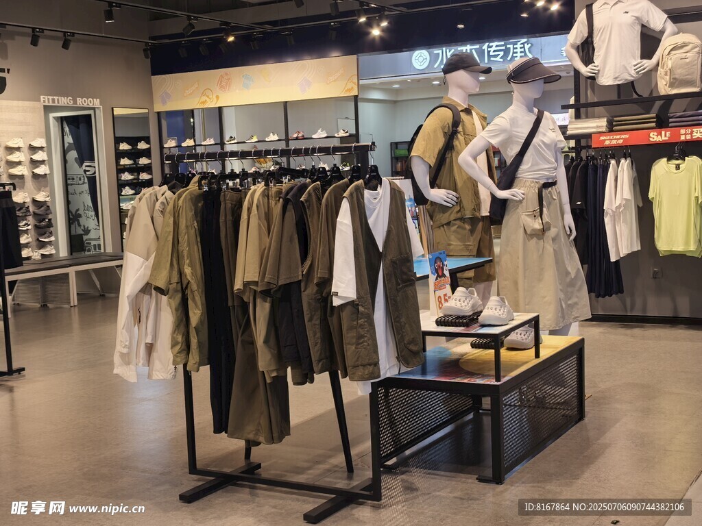 时尚服装店陈列展示