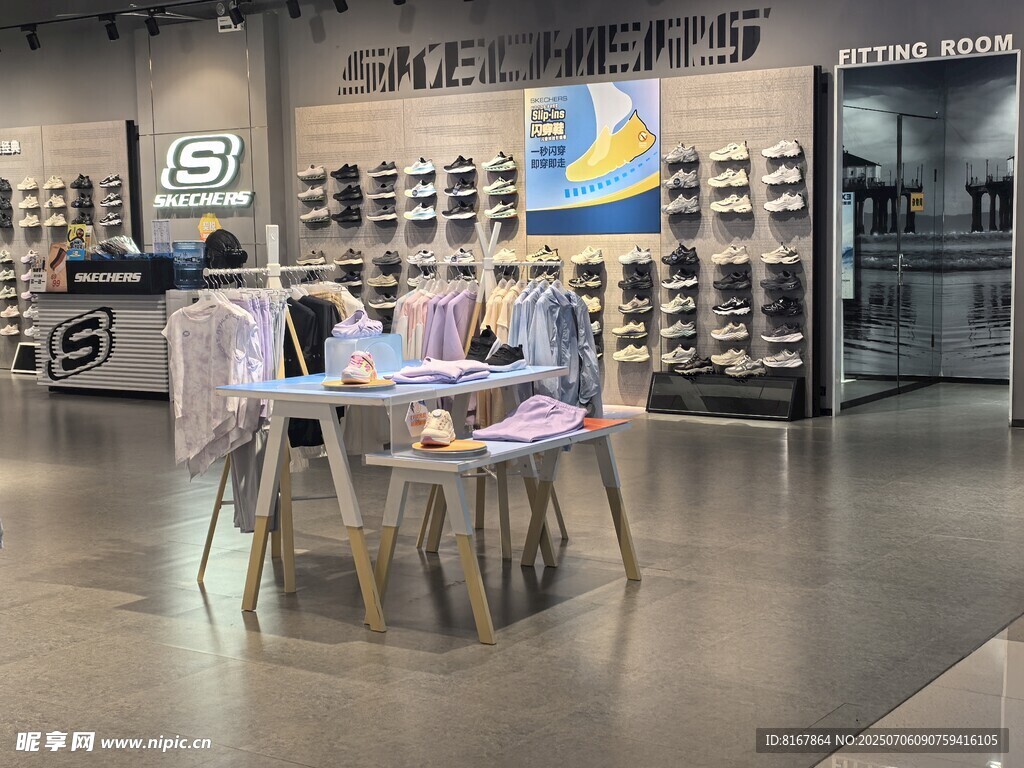 店内儿童桌椅展示场景