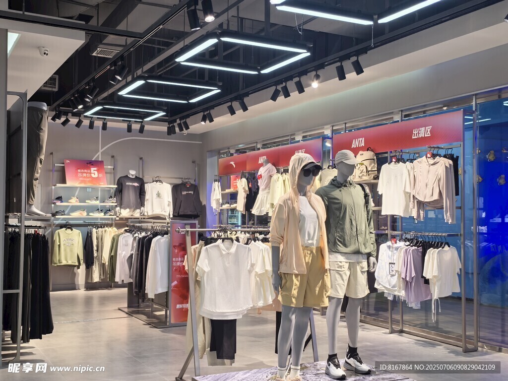 时尚服装店陈列展示