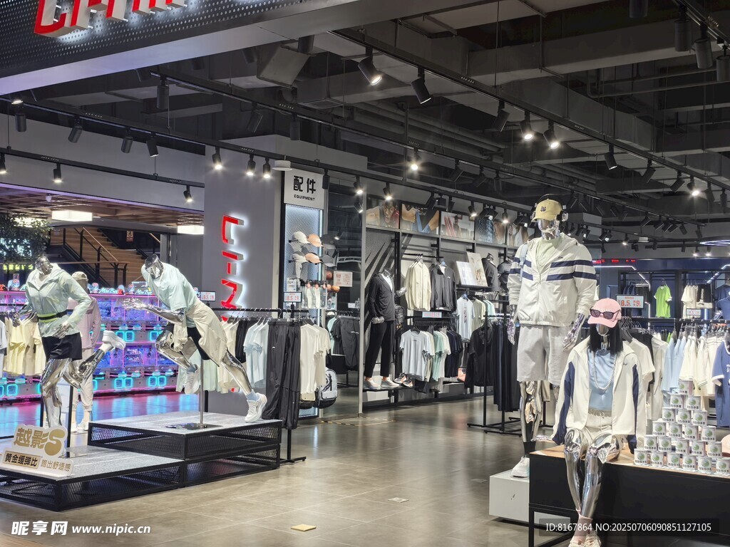 时尚服饰店内景展示