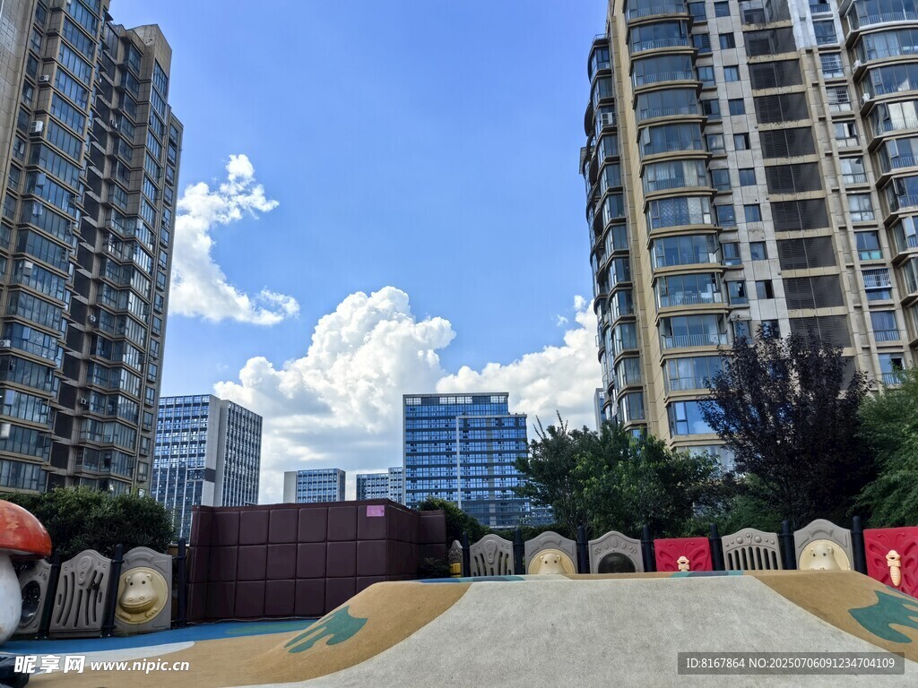 城市小区内的多彩景观设施