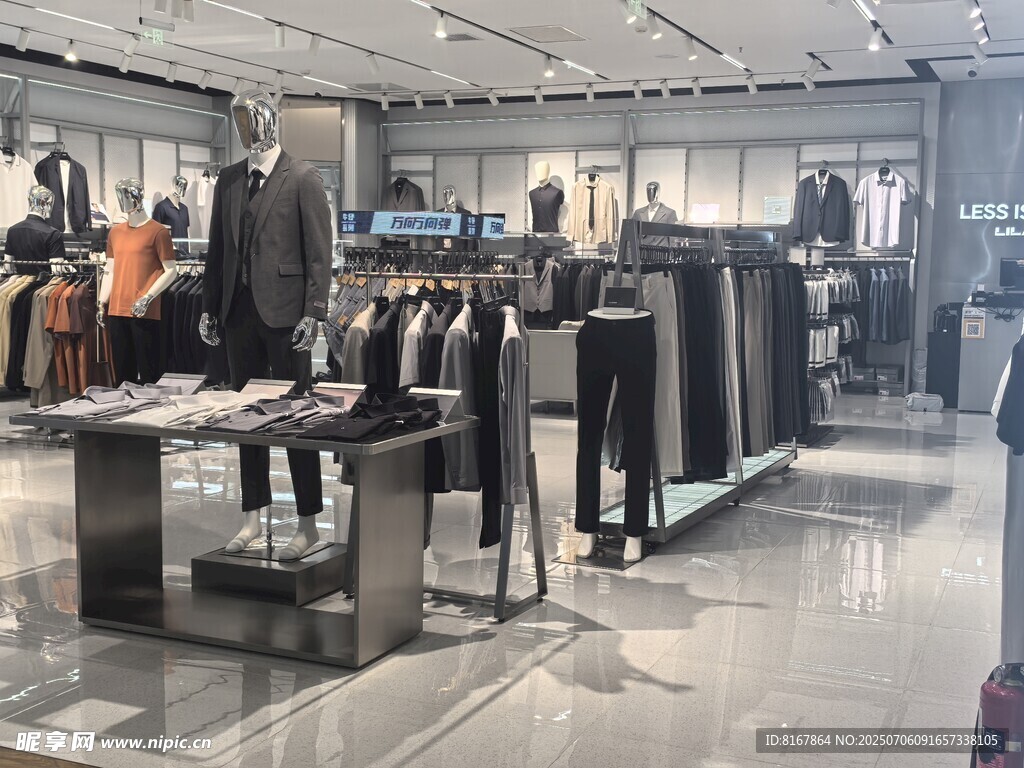 时尚服装店内部陈列展示