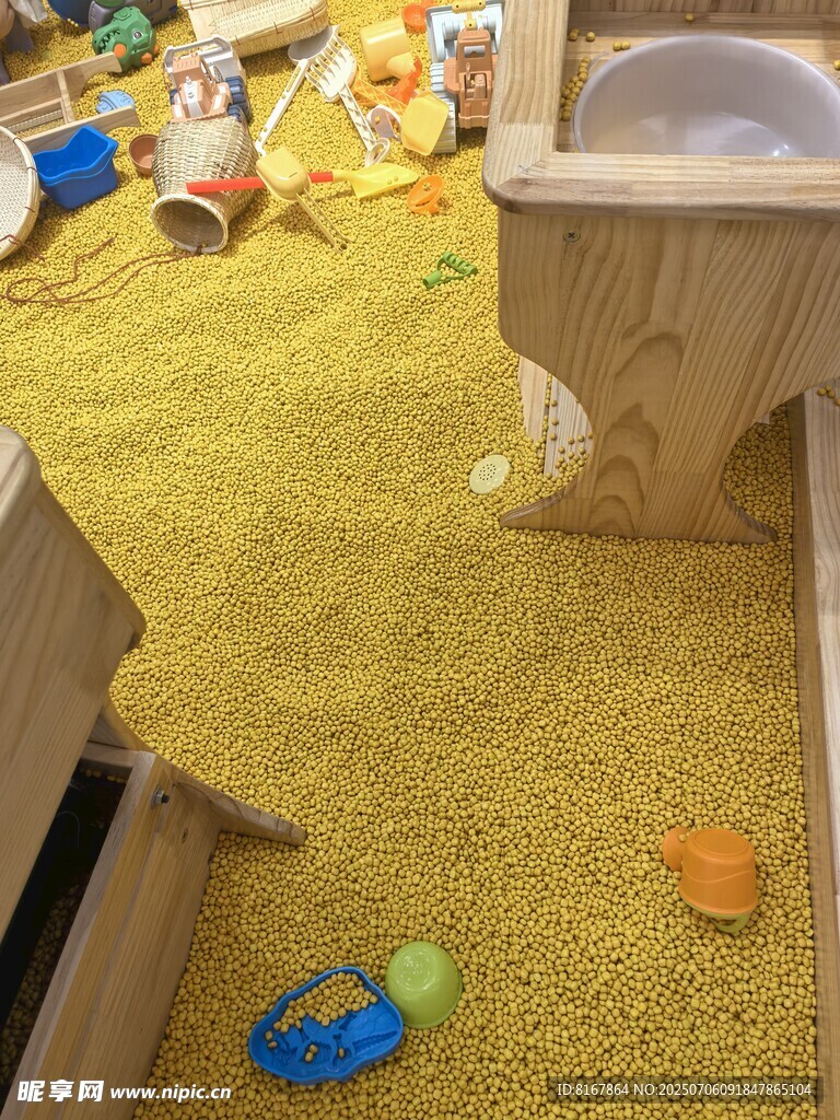 儿童沙池玩具场景