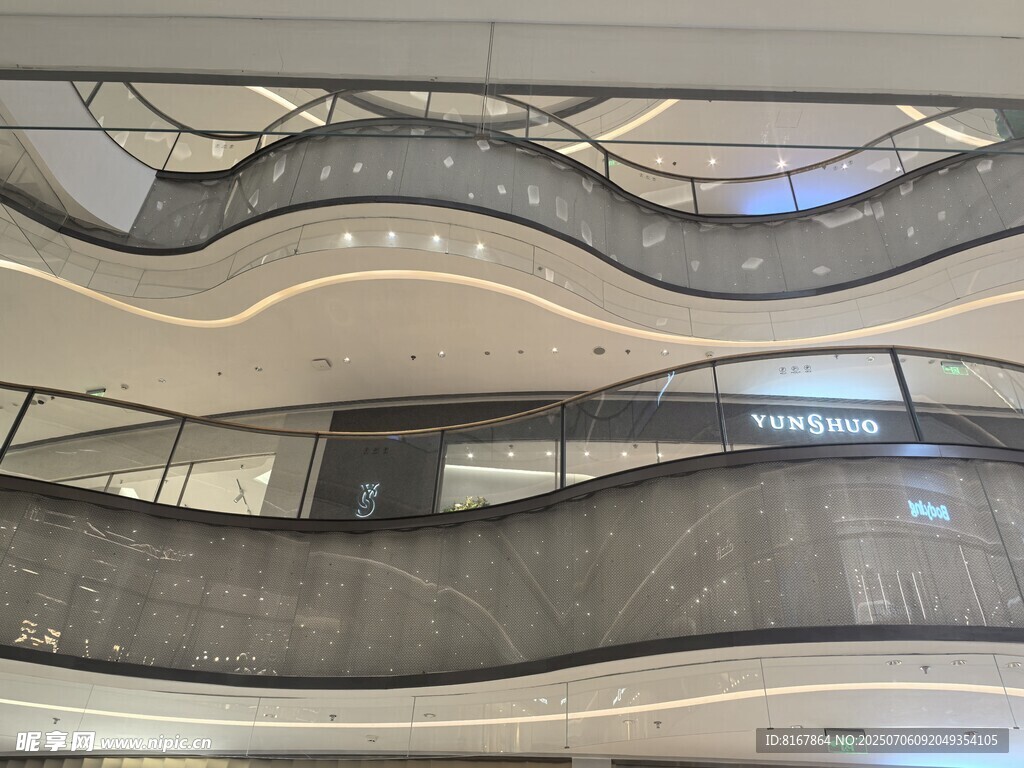 现代商场内部弧形建筑设计