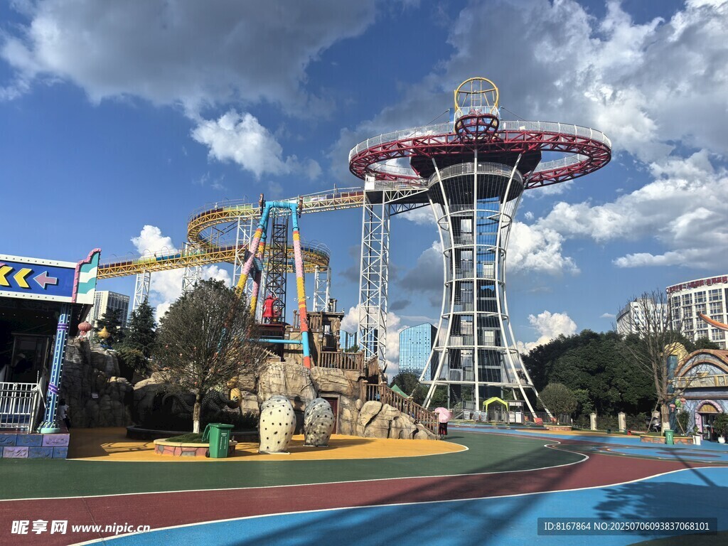 欢乐游乐园设施全景