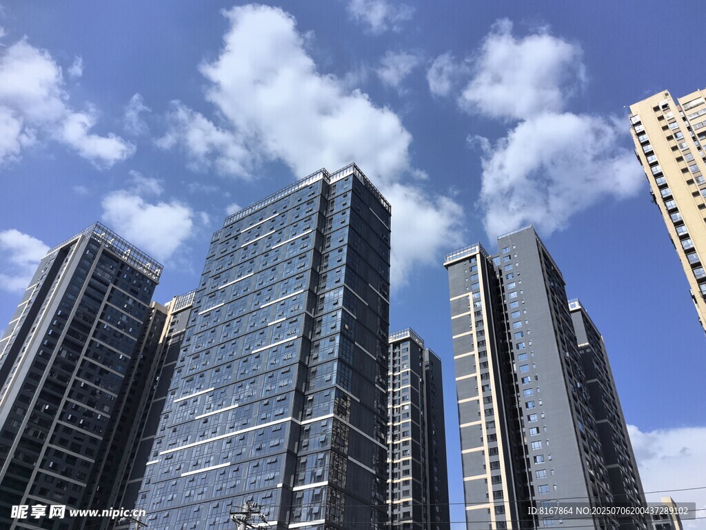都市高楼林立的天际线
