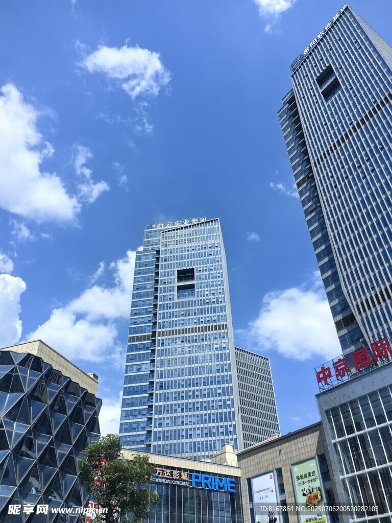都市高楼林立的繁华景象