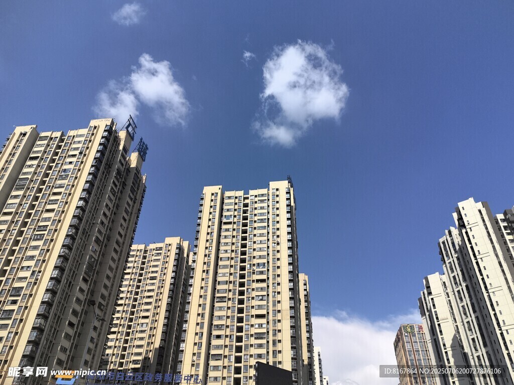 高楼林立的城市天际线