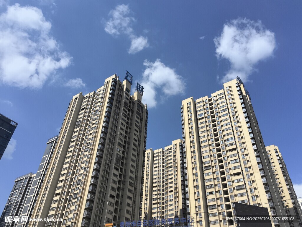 高楼林立的城市天际线