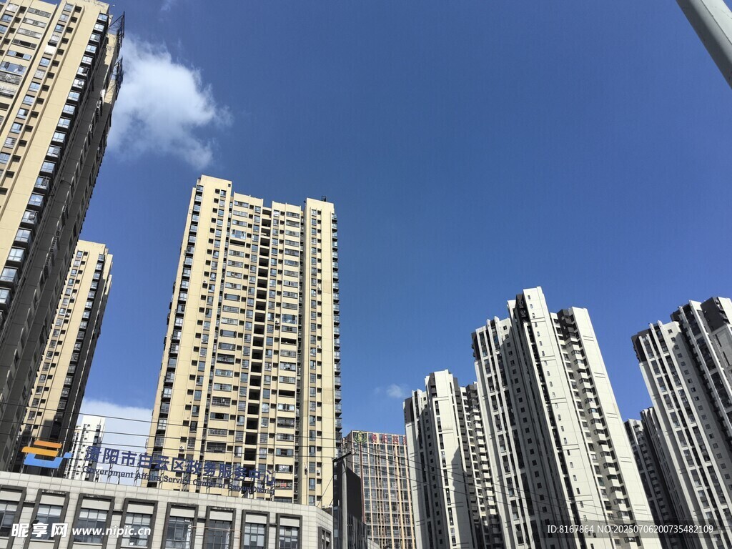 高楼林立的城市天际线