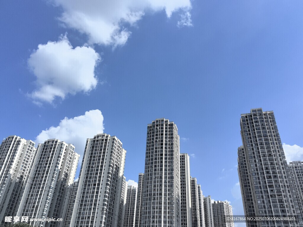 城市高楼林立的天际线