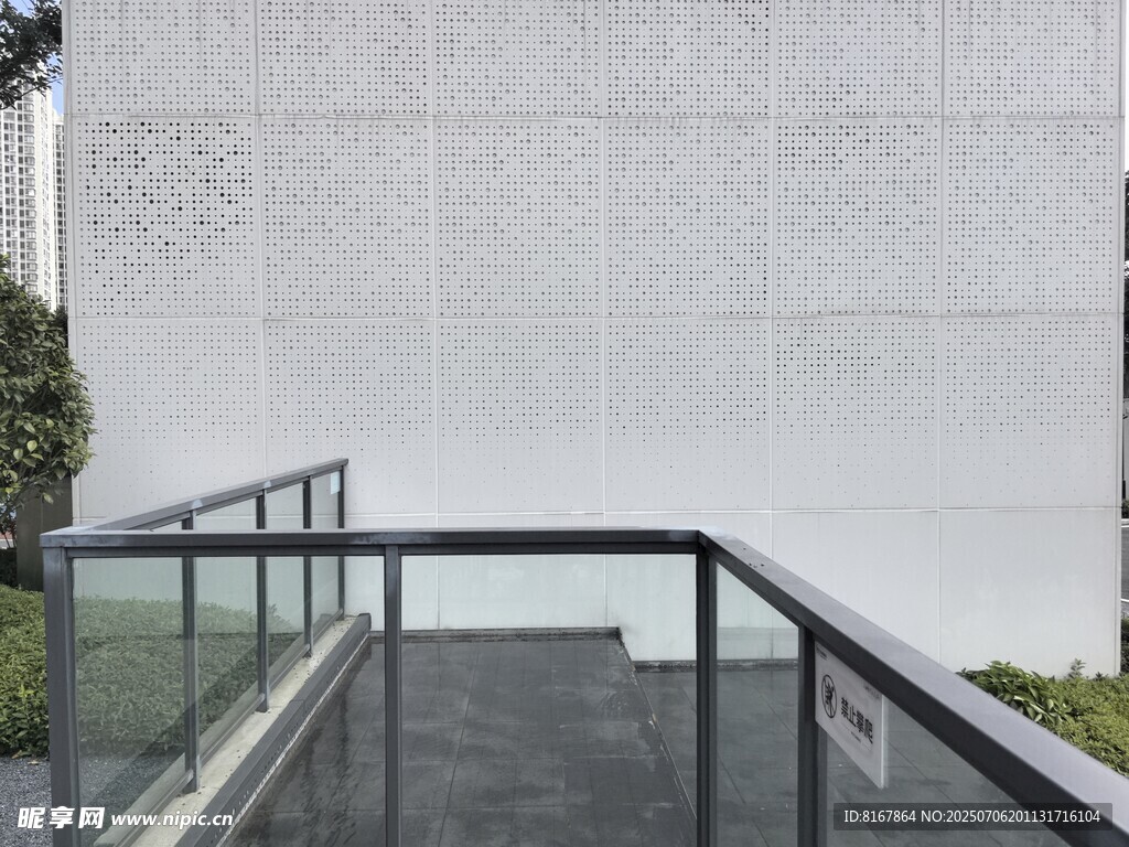 现代简约风户外走廊空间