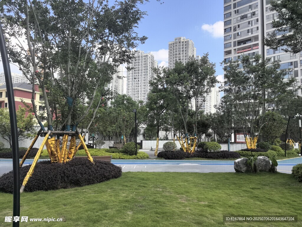 城市中的绿意休闲景观