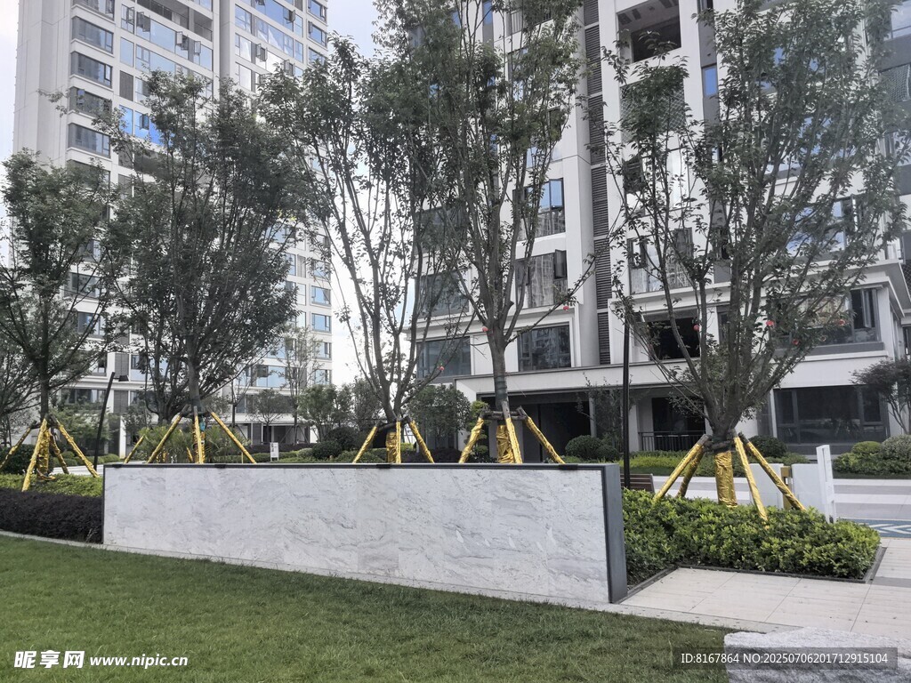 现代小区景观绿植墙