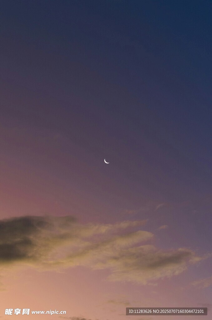 黄昏天空中的孤星