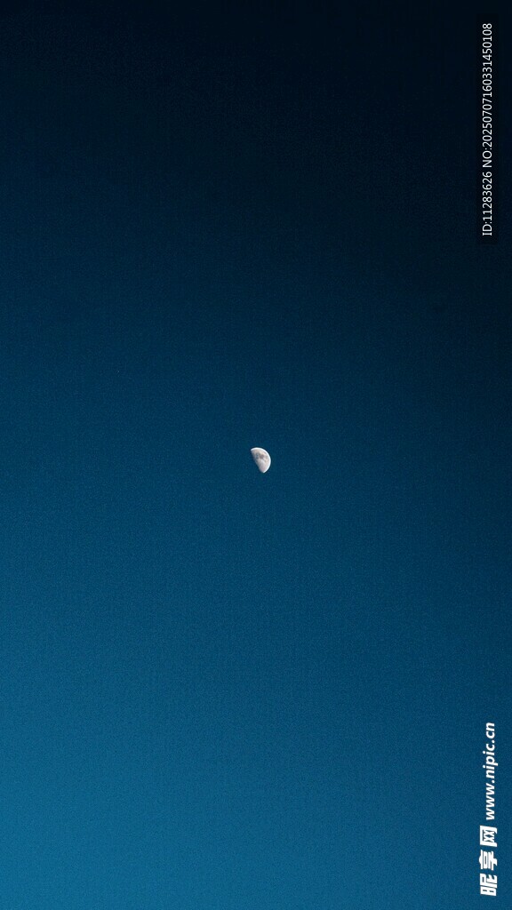 夜空中的弯弯月牙