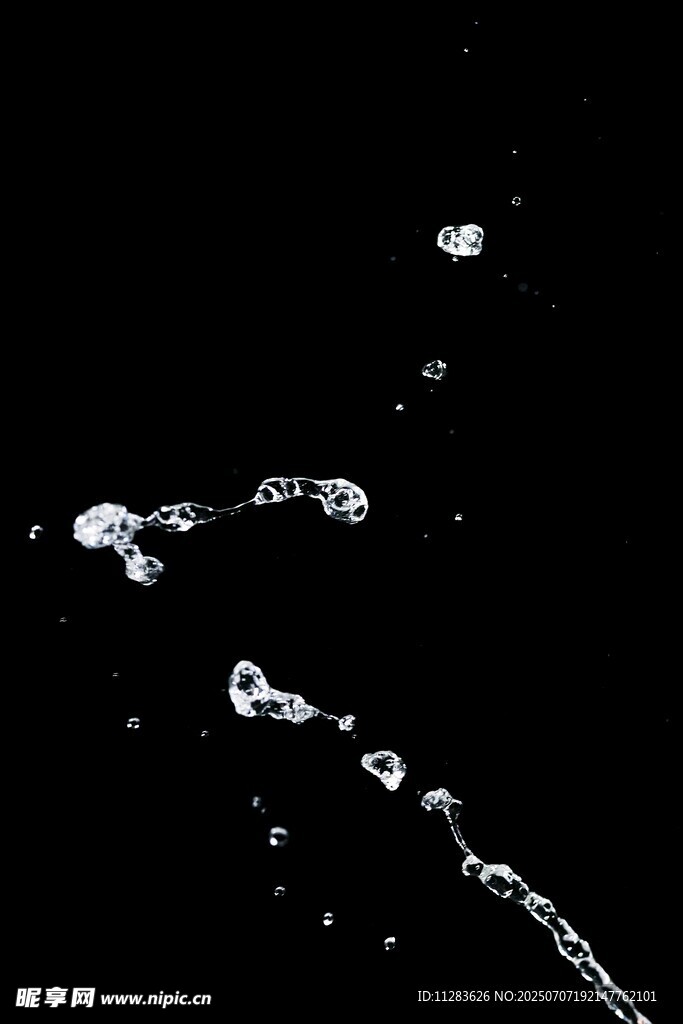 水滴飞溅瞬间