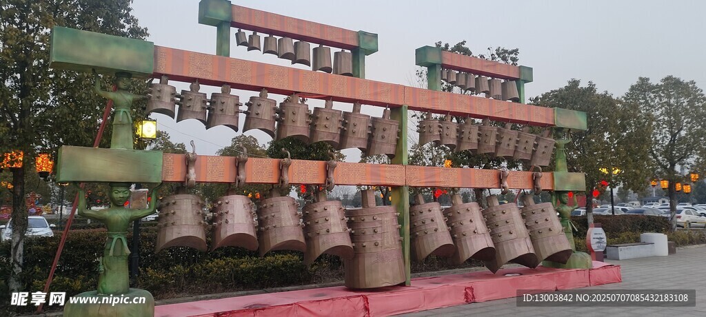 编钟花灯