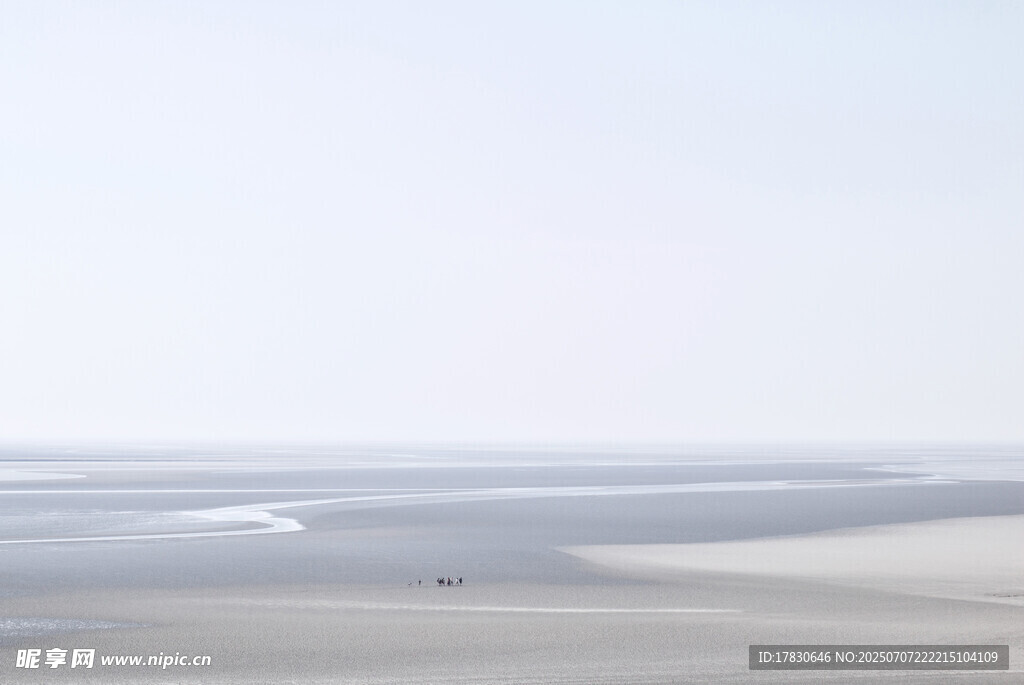 广阔沙滩海景
