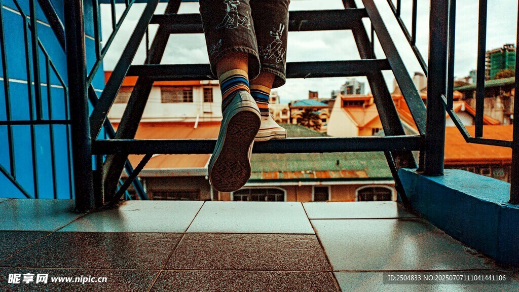 踏上阶梯的脚步