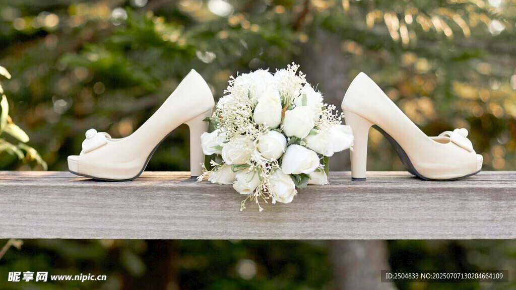 优雅婚鞋搭配精致花束