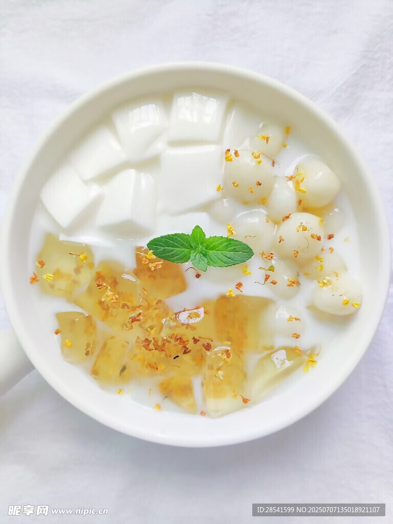 桂花白玉丸子椰奶冻清新美味甜点