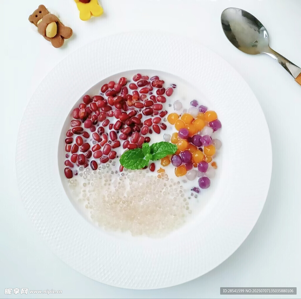 美味养颜红豆芋圆椰奶西米露