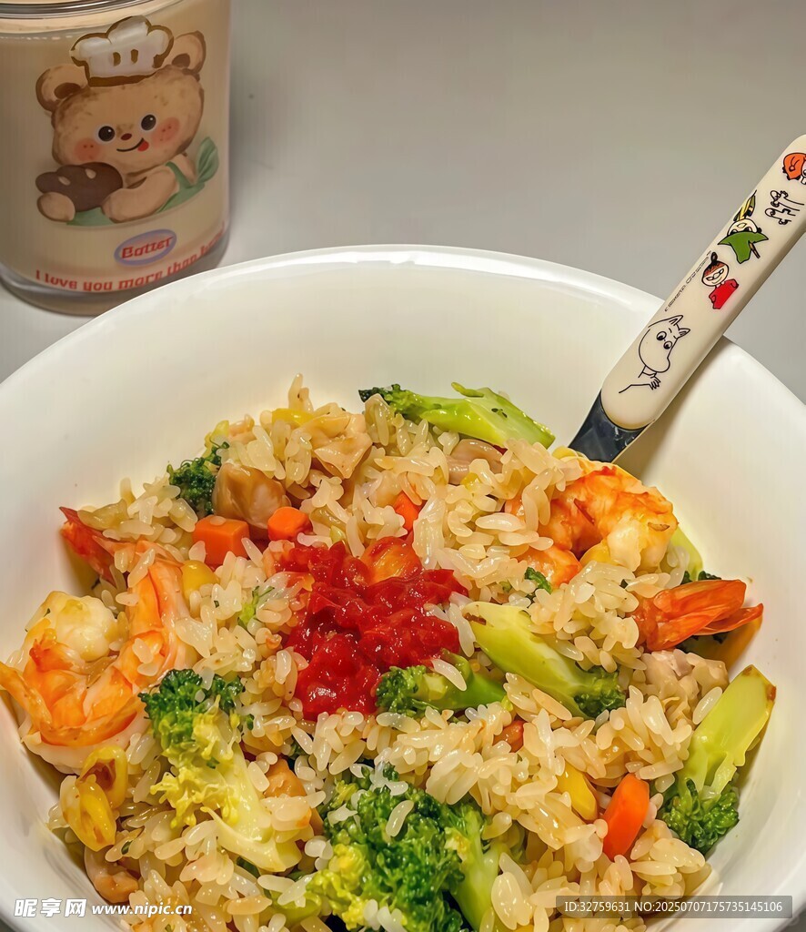 美味蔬菜虾仁炒饭