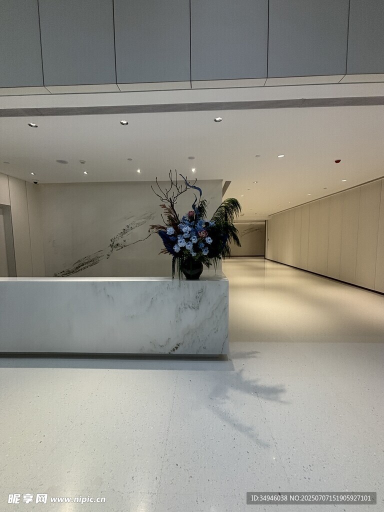 现代简约风格前台接待区