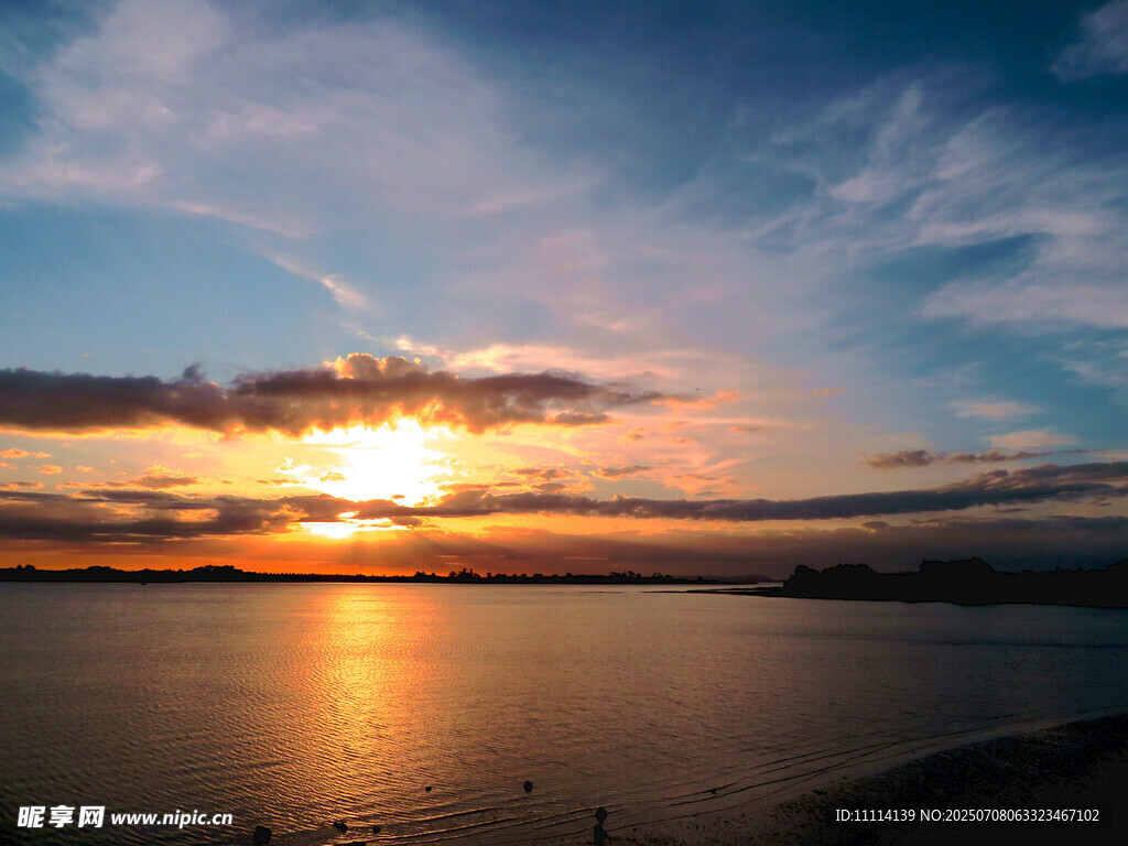 海滨绝美日落景观