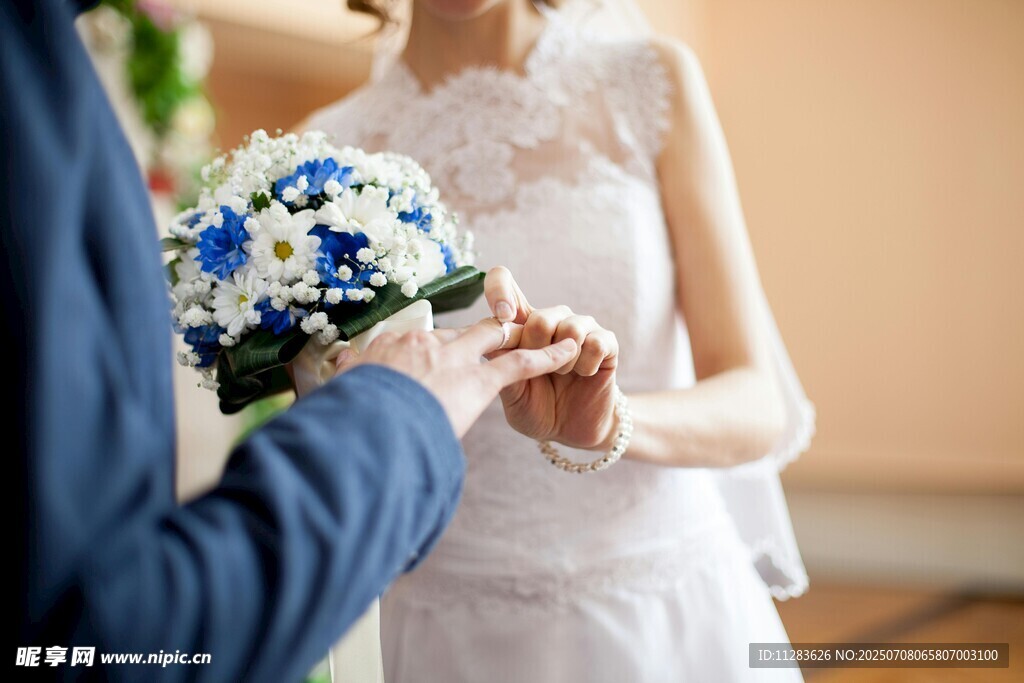 新人婚礼上手捧花特写