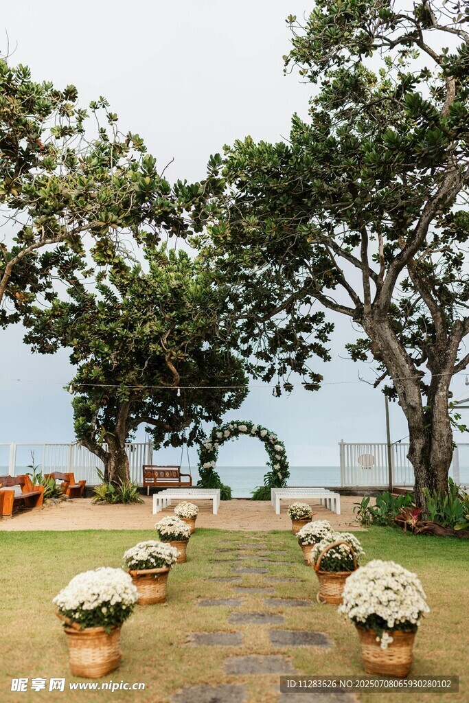 户外浪漫花园婚礼场地