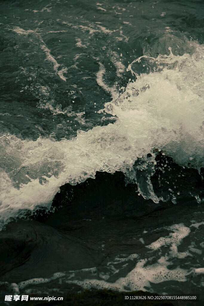 汹涌海浪