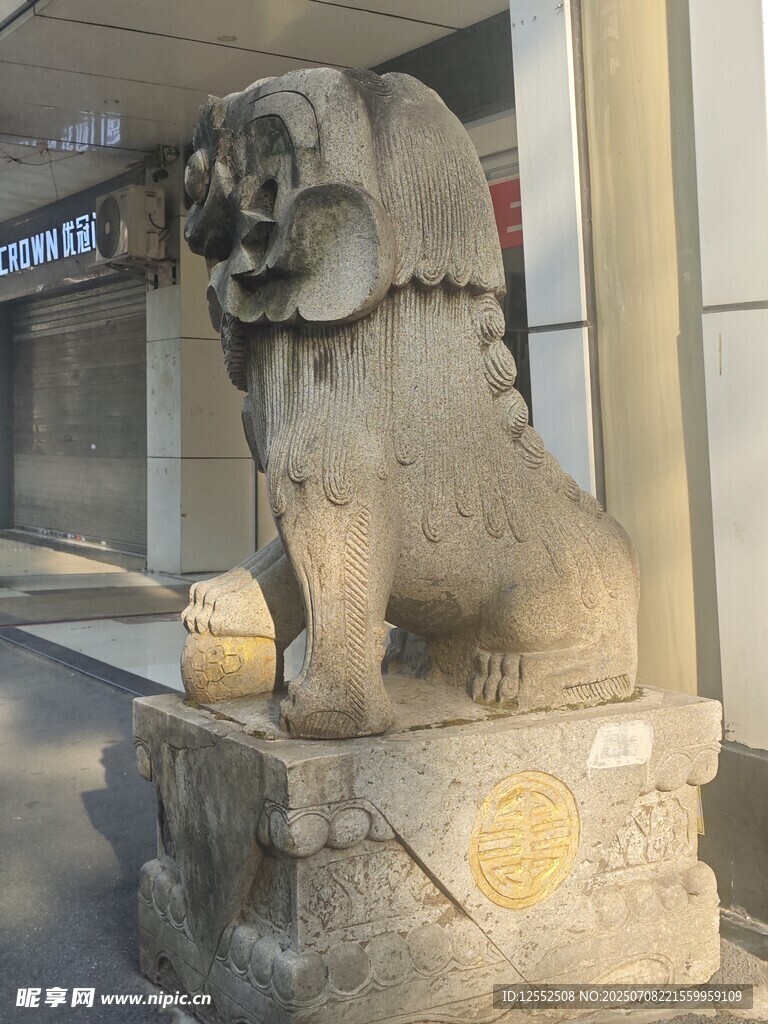 街边石狮子雕塑