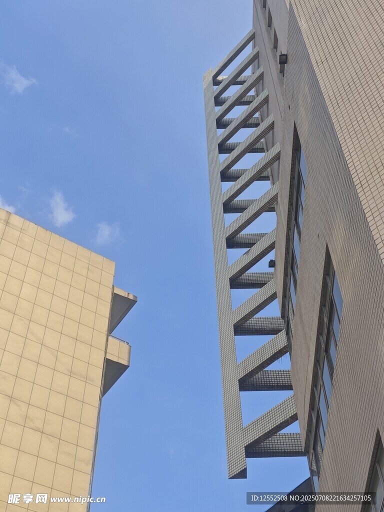现代建筑外观独特视角