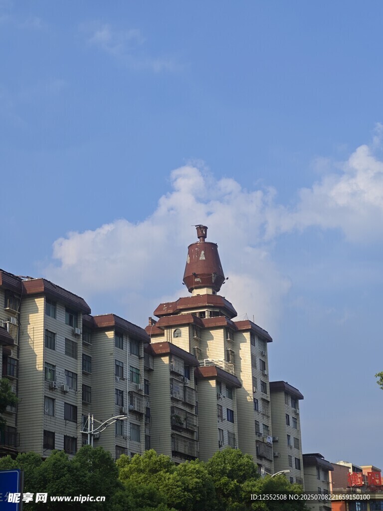 城市中独特造型的居民楼