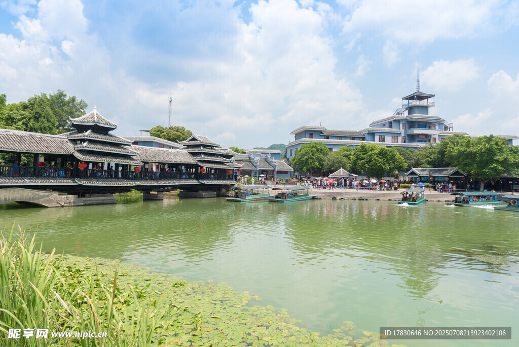 江南水乡湖畔古建筑风景